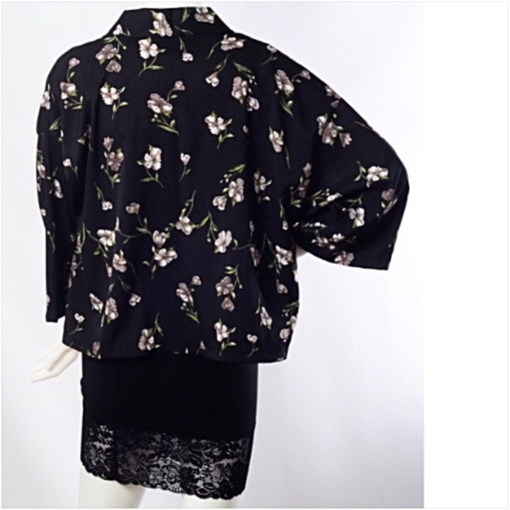 Boho Chic Black Floral Lightweight Cardi Kimono - Picture 4 of 6